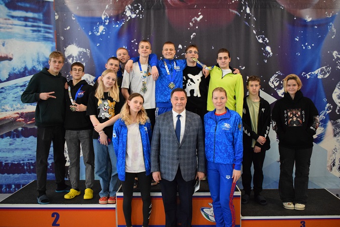 Юрий Колмаков принял участие в награждении победителей и призеров чемпионата и первенства Республики Коми по плаванию