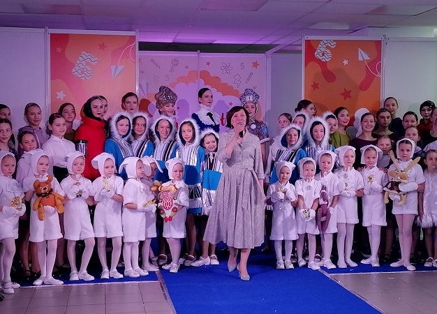 В ТПП Коми состоялся красочный показ коллекций женской одежды и школьной формы «Продлёнка»