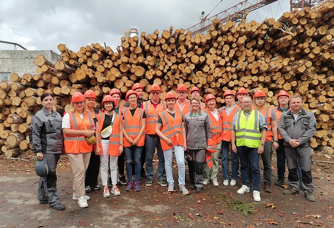 Участникам семинара «От леса до магазина» показали производство в Коми продукции из древесины