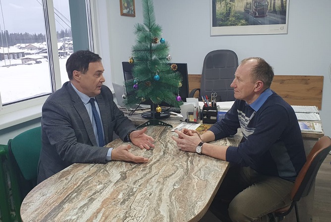 Юрий Колмаков c рабочим визитом посетил лесозаготовительное предприятие «Комилесбизнес» 