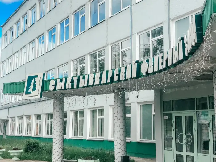 Юрий Колмаков провел встречу с руководством Сыктывкарского фанерного завода