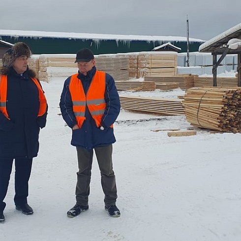Юрий Колмаков c рабочим визитом посетил лесозаготовительное предприятие «Комилесбизнес» 