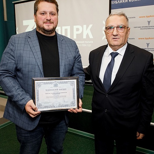 В ряды ТПП Коми приняли 5 новых членов и торжественно вручили членские билеты 6 компаниям 