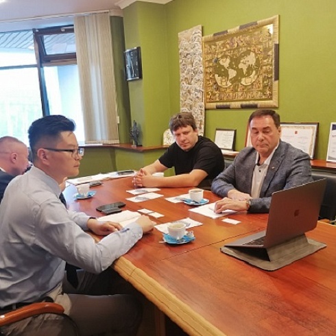 Первый зампред Правительства Коми Антон Виноградов и руководитель ТПП Юрий Колмаков провели рабочую встречу с руководством группы компаний «Тайхэ Шеньси» из КНР