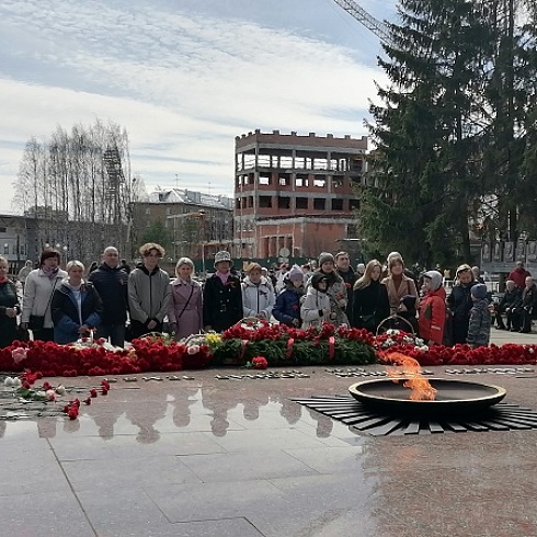 9 мая коллектив ТПП Коми возложил цветы к Вечному огню и к памятнику Героя Советского Союза Николаю Оплеснину