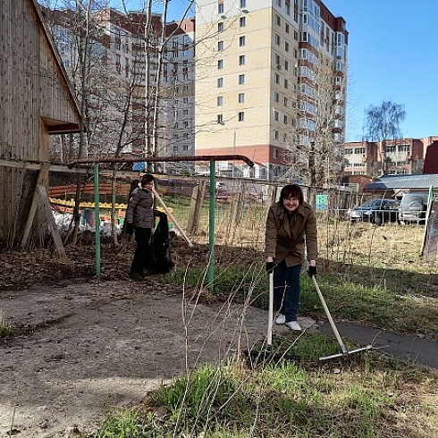 Коллектив ТПП Коми провел весеннюю уборку прилегающей территории