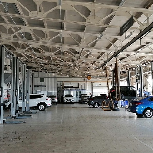 В Сыктывкаре в продажу поступили первые отечественные автомобили, выпущенные в рамках импортозамещения
