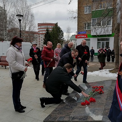 9 мая коллектив ТПП Коми возложил цветы к Вечному огню и к памятнику Героя Советского Союза Николаю Оплеснину
