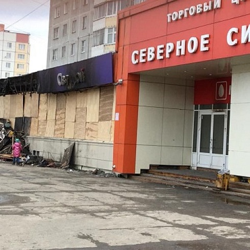 Юрий Колмаков встретился с пострадавшими от пожара в ТЦ «Северное Сияние» предпринимателями Усинска