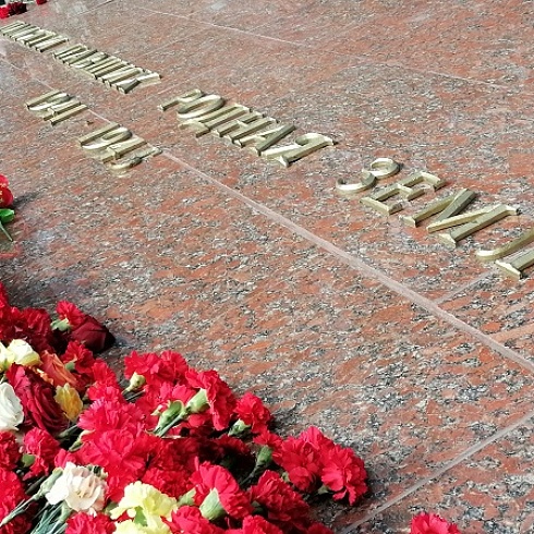 9 мая коллектив ТПП Коми возложил цветы к Вечному огню и к памятнику Героя Советского Союза Николаю Оплеснину