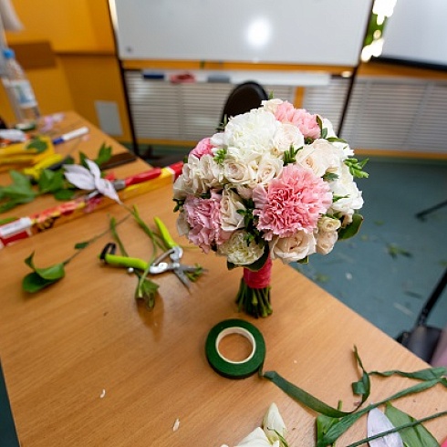 На площадке ТПП Коми флористам Сыктывкара и Ухты представили тренды свадебных букетов 