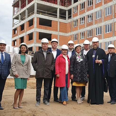Члены Попечительского совета Сыктывкарского госуниверситета посетили строительную площадку нового корпуса