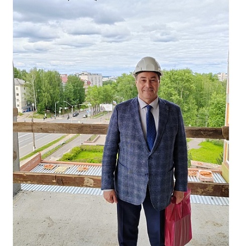 Члены Попечительского совета Сыктывкарского госуниверситета посетили строительную площадку нового корпуса