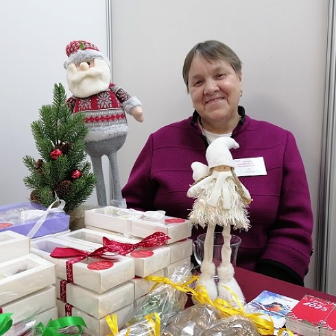 Сувениры и подарки ручной работы представила выставка «Новогодняя ярмарка Мастеров» 