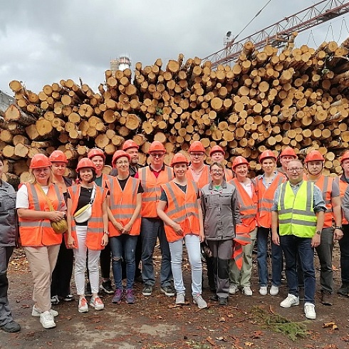 Участники лесного семинара "От леса до магазина" посетили "Жешартский ЛПК"