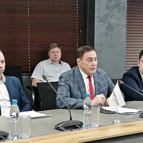 Крупным предприятиям Коми рассказали о преимуществах сжиженного природного газа для автотранспорта 