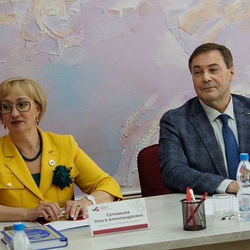 Члены Попечительского совета Сыктывкарского госуниверситета посетили строительную площадку нового корпуса