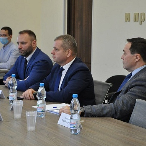 Евгений Пономаренко обсудил с представителями бизнес-объединений Коми итоги оценки регулирующего воздействия  в 2022 году