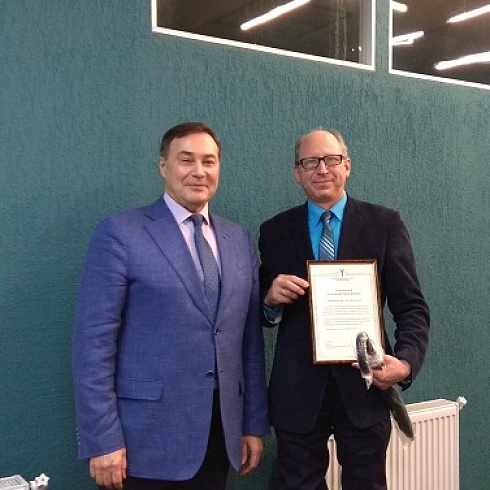 Президент ТПП Коми Юрий Колмаков и руководитель компании 
