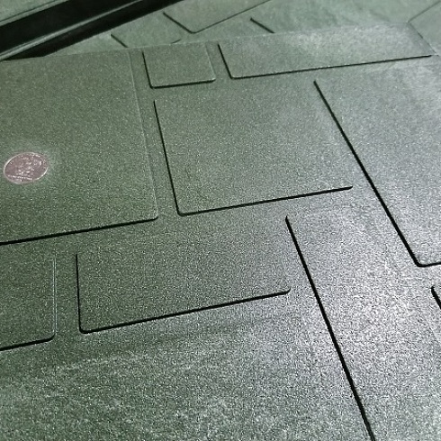 В Сыктывкаре из переработанной стеклотары начали изготавливать полимерпесчаные изделия