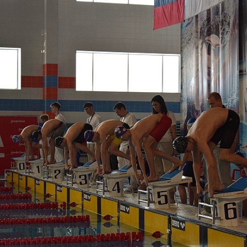 Юрий Колмаков принял участие в награждении победителей и призеров чемпионата и первенства Республики Коми по плаванию