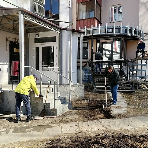 Коллектив ТПП Коми провел весеннюю уборку прилегающей территории
