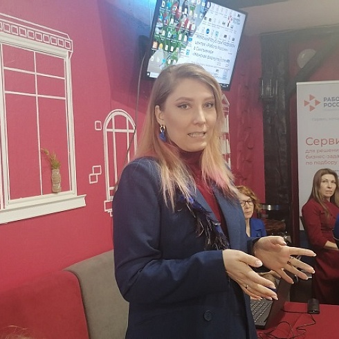 В рамках ярмарки вакансий в ТПП Коми прошло заседание женского клуба "Женская формула успеха"