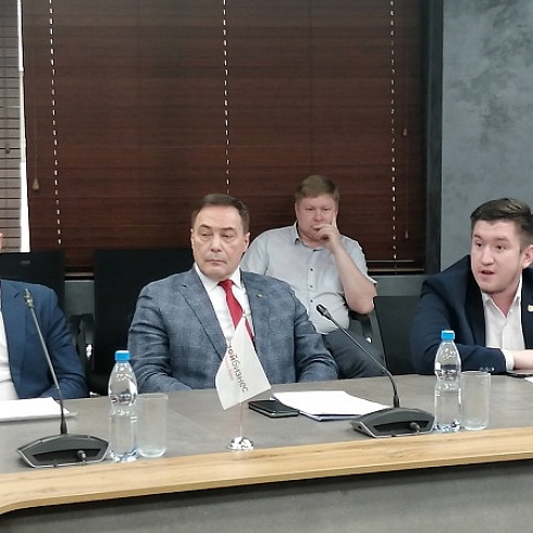Руководители крупных компаний Коми  встретились с представителями компании "Газпром СПГ технологии"