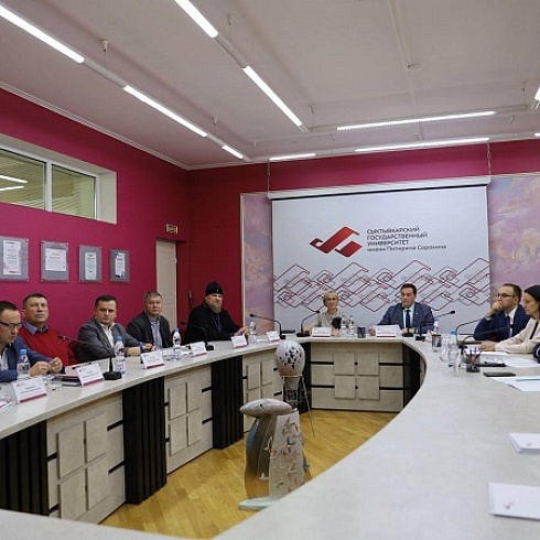 В СГУ имени Питирима Сорокина открыли первую в университете ТИМ-лабораторию