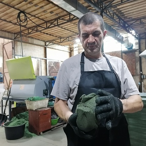 В Сыктывкаре из переработанной стеклотары начали изготавливать полимерпесчаные изделия