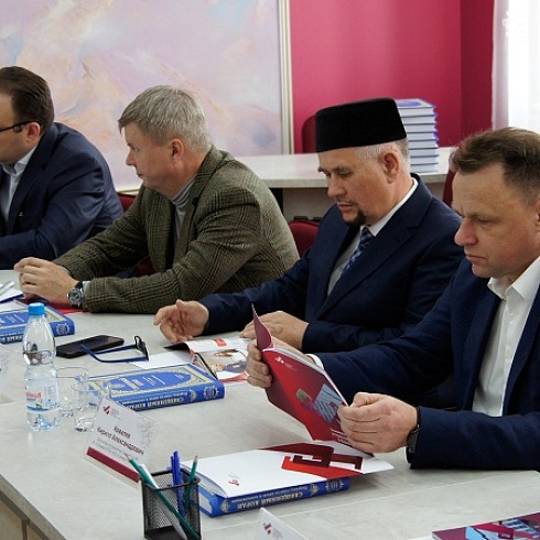 Члены Попечительского совета Сыктывкарского госуниверситета посетили строительную площадку нового корпуса