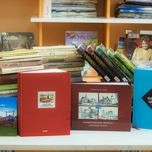 Сотрудники ТПП Коми собрали книги для Центральной библиотеки имени Альберта Ванеева села Кослан Удорского района