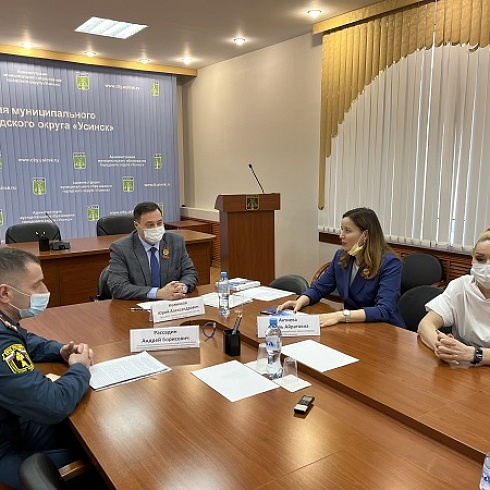 Юрий Колмаков встретился с пострадавшими от пожара в ТЦ «Северное Сияние» предпринимателями Усинска