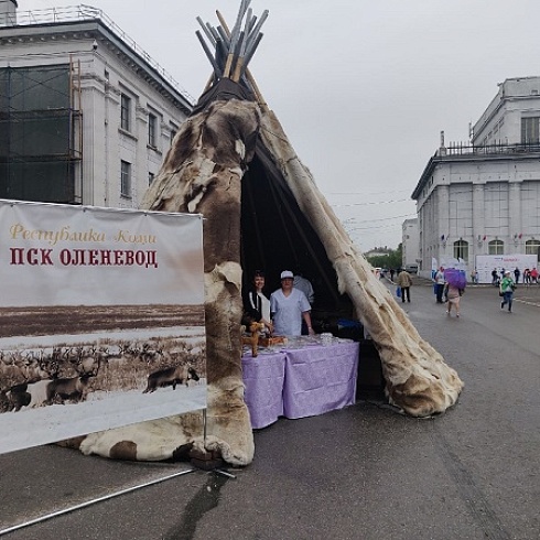 Президент ТПП Коми и предсдеатель Воркутинского кооператива "Оленевод" провели деловую встречу в тундре