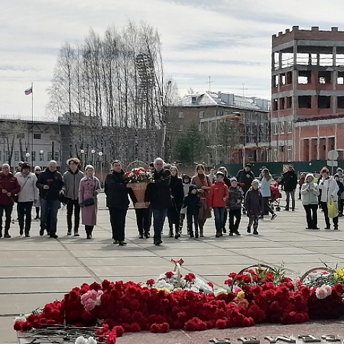 9 мая коллектив ТПП Коми возложил цветы к Вечному огню и к памятнику Героя Советского Союза Николаю Оплеснину