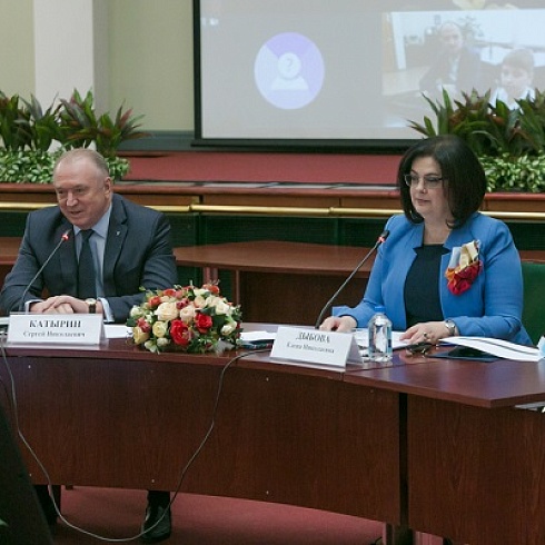 Президент ТПП РФ Сергей Катырин, вице-президент ТПП РФ Елена Дыбова