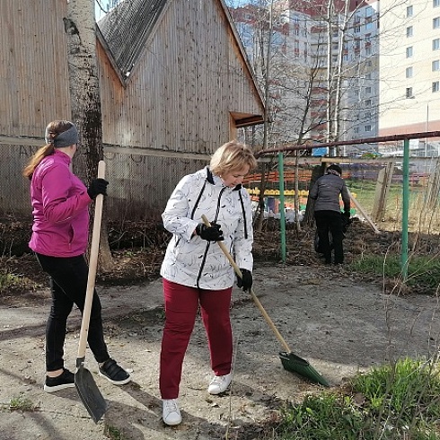 Коллектив ТПП Коми провел весеннюю уборку прилегающей территории