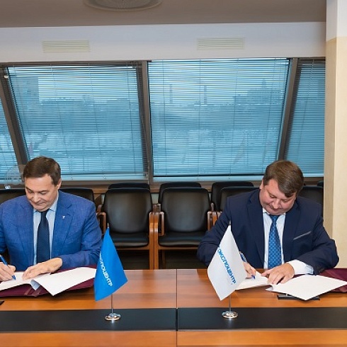 президент ТПП Коми Юрий Колмаков (слева), генеральный директор «Экспоцентра» Алексей Вялкин