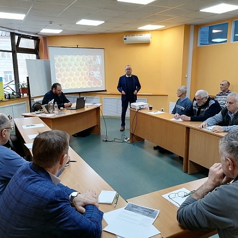 Фермеры Коми обсудили развитие пчеловодства на специальном семинаре в региональной ТПП