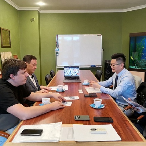 Первый зампред Правительства Коми Антон Виноградов и руководитель ТПП Юрий Колмаков провели рабочую встречу с руководством группы компаний «Тайхэ Шеньси» из КНР