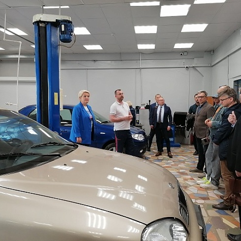 Сыктывкарский политехнический техникум и лесопромышленные предприятия обсудили подготовку кадров для отрасли