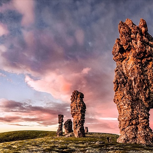 Юрий Колмаков вручил членский билет ТПП Коми директору туроператора «Другая планета» Людмиле Нечитайловой