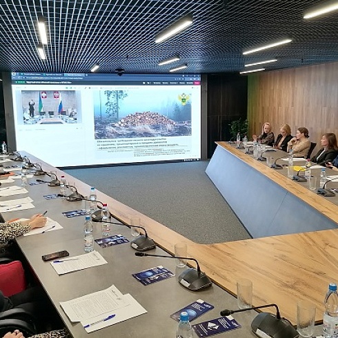 В Сыктывкаре проходит круглый стол «Лесной комплекс и ФГИС ЛК»