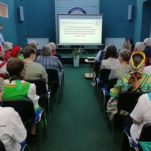 В рамках республиканского форума «Серебряные волонтеры» состоялось пленарное заседание с участием добровольцев