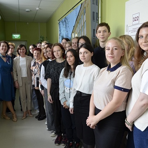 Вице-президент ТПП Коми Ирина Листарова встретилась со студентами колледжа культуры в рамках марафона "Поделись своими Знаниями""
