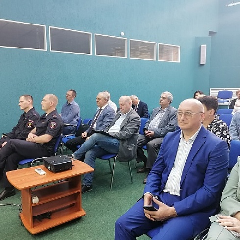 Бизнесу Коми разъяснили требования в сфере трудоустройства иностранной рабочей силы