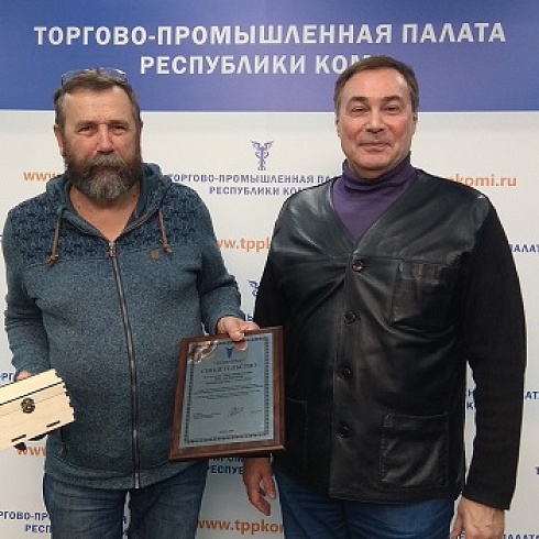 Свидетельство участника «100 семейных компаний под патронатом Президента ТПП РФ» вручили предпринимателю Павлу Поташову