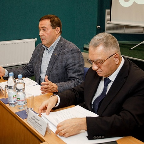В ряды ТПП Коми приняли 5 новых членов и торжественно вручили членские билеты 6 компаниям 