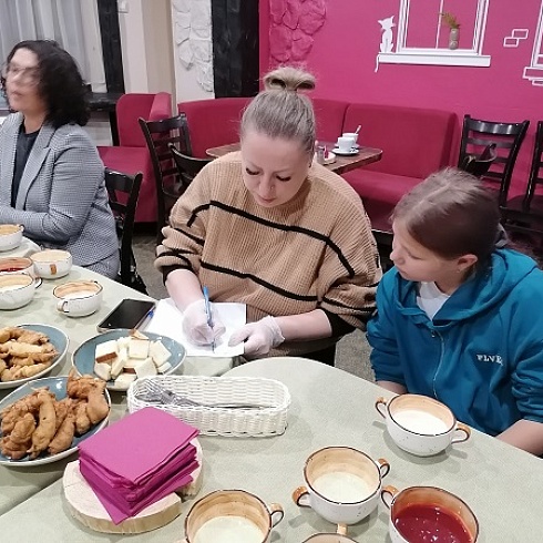 В кафе "Меркурий" ТПП Коми прошел первый мастер-класс по соусам