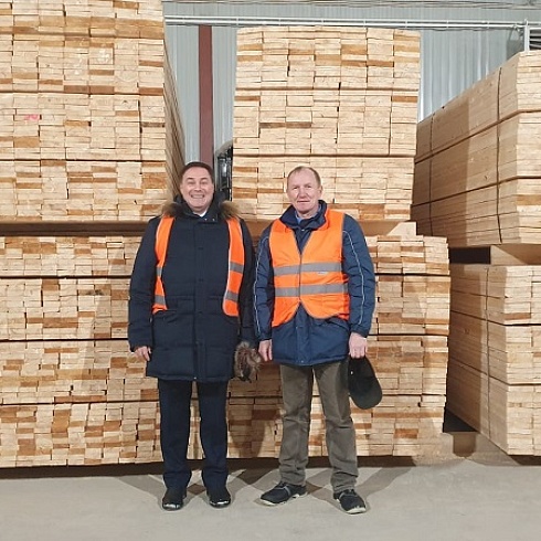 Юрий Колмаков c рабочим визитом посетил лесозаготовительное предприятие «Комилесбизнес» 